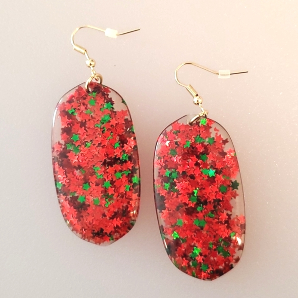 •Red and green star confetti acrylic resin pierced earrings• goldtone hooks•